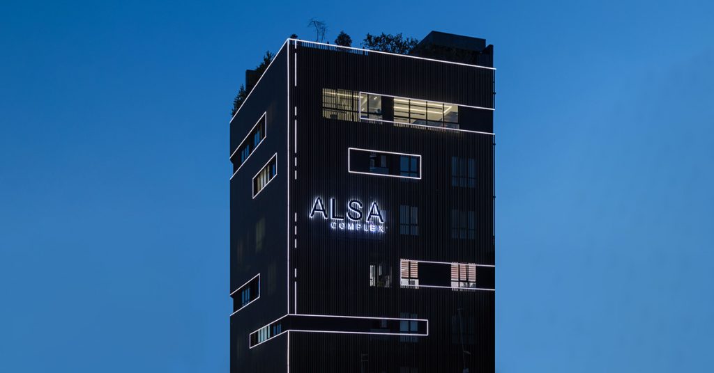 جادوی نور در نمای ساختمان